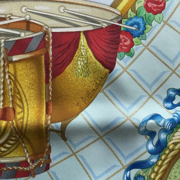 HERMÈS Hommage à Mozart Scarf 90 cm - Picture 9 of 10